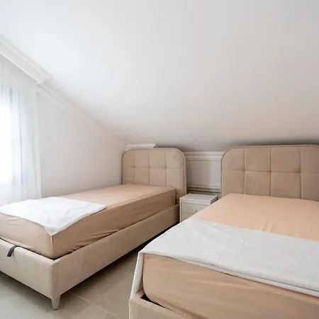 Aurea Daily Weekly Villa