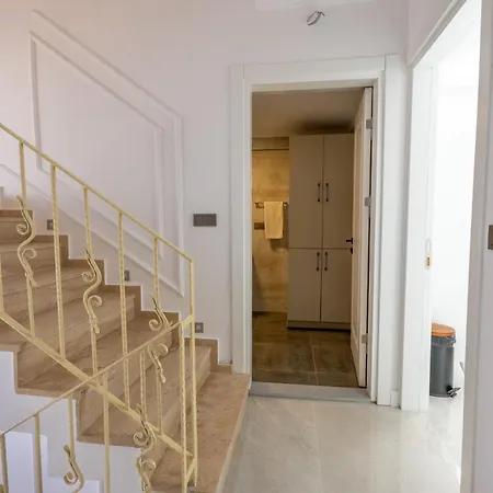 Aurea Daily Weekly Villa