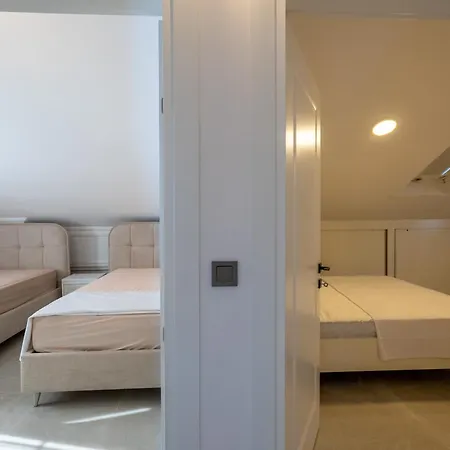 Aurea Daily Weekly Villa